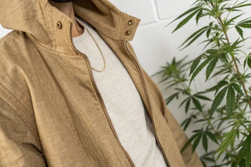 Man wearing a beige hemp jacket, casual and sustainable fashion
