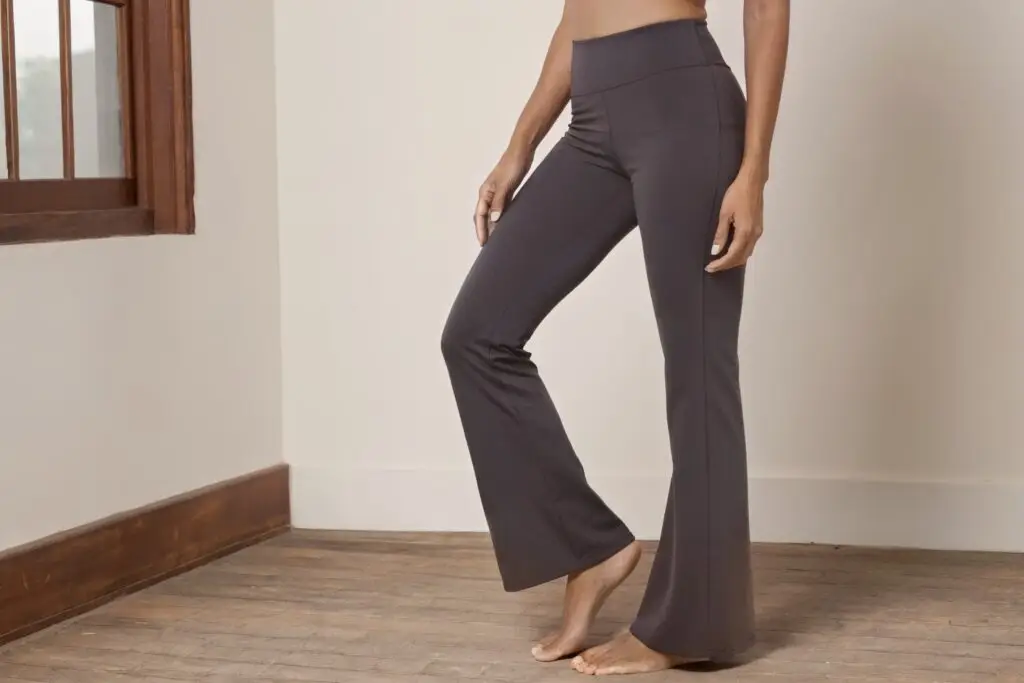 Black high-waisted flare yoga pants for women