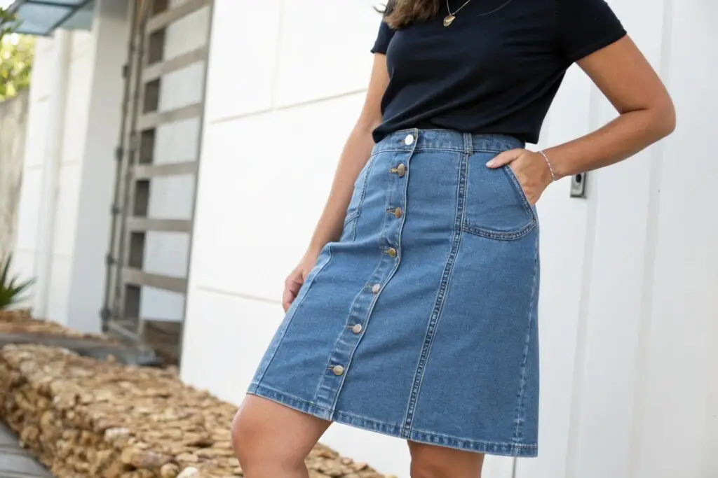 Casual A-line denim skirt with button front
