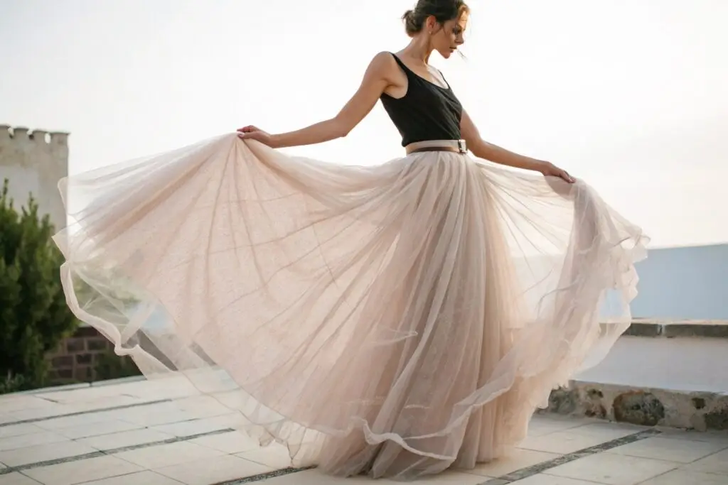 Elegant flowing tulle maxi skirt in soft beige