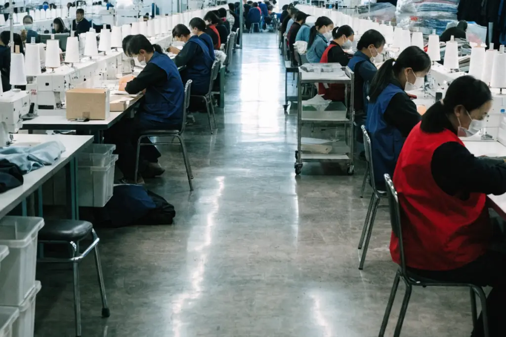 How Can Buyers Prevent Delays in Custom Hardware and Trim Sourcing?