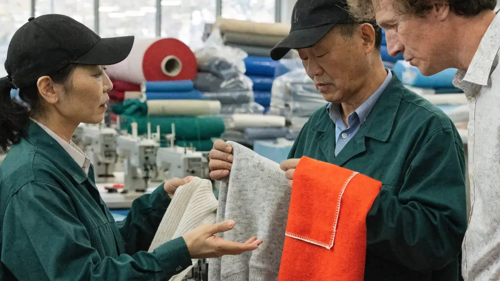 How Do Knits and Wovens Differ?