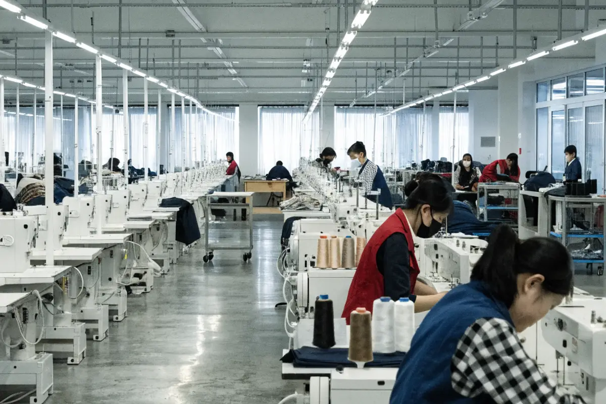 How Does Fumao Control Production?