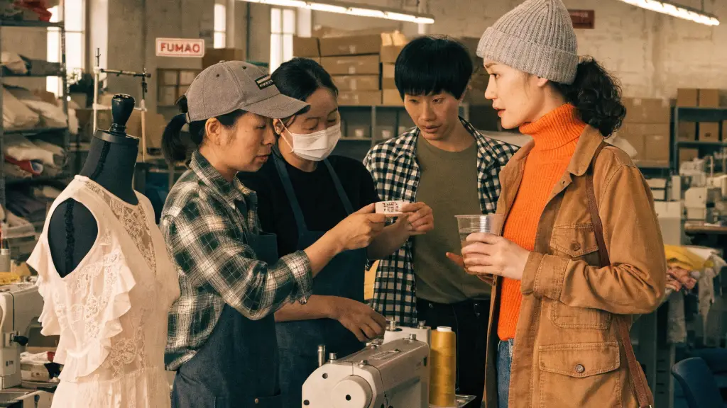 How Does Fumao Develop Petite Apparel?