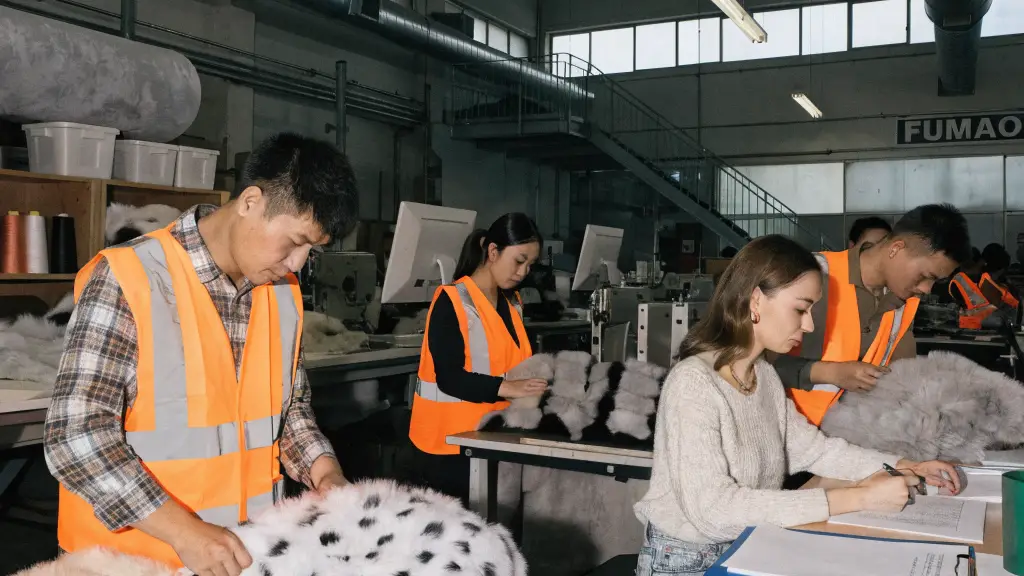 How Does Fumao Produce Faux Fur Jackets?