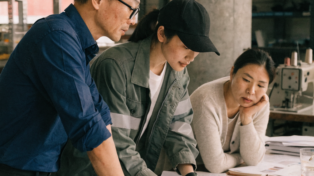 How Often Should Factories Give Updates?