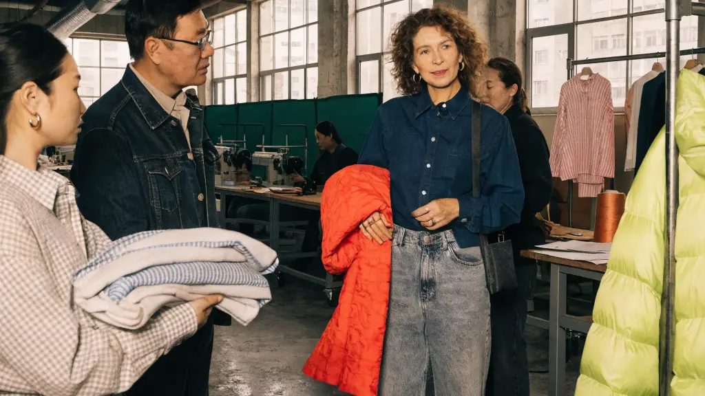 How Should Samples Be Styled for Buyers?