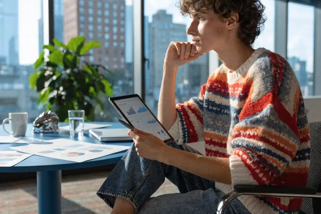 How to Start a Wholesale Clothing Business Online?