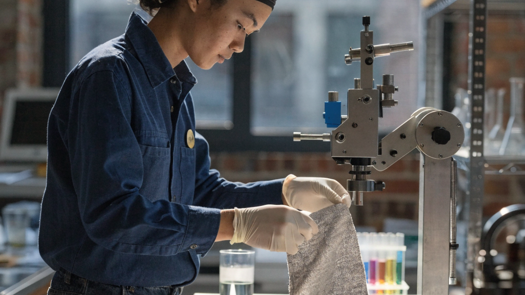 How Does Fumao Clothing Handle Fabric Quality Testing?