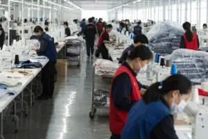 What Freight Cost Red Flags Should Experienced Apparel Buyers Watch?