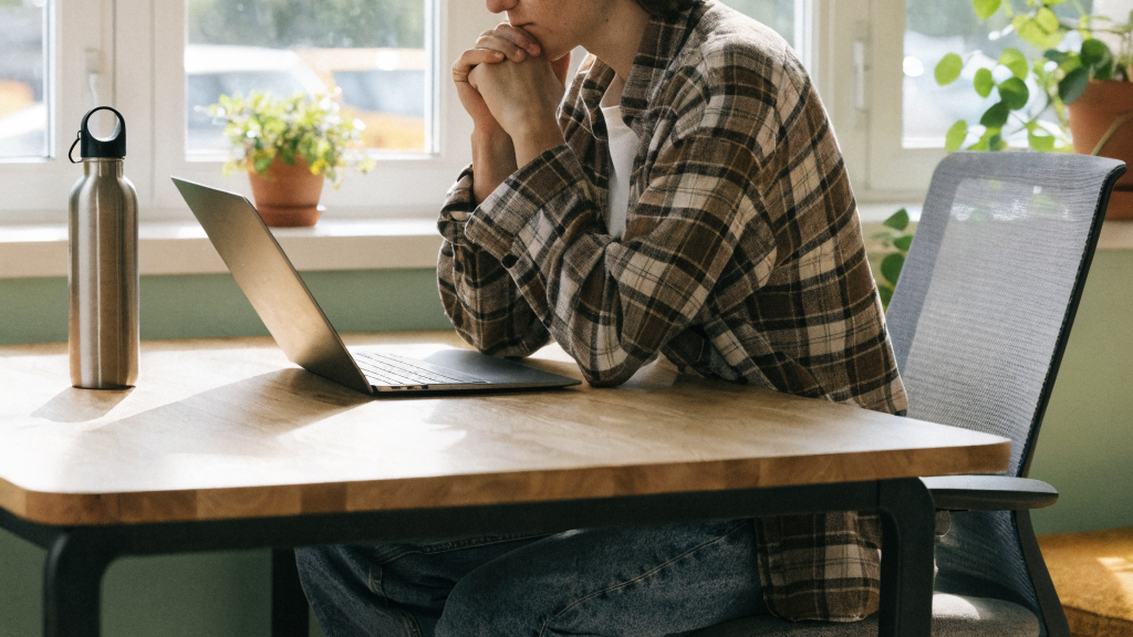 How to Choose the Cheapest Shipping for Your Clothing Order?