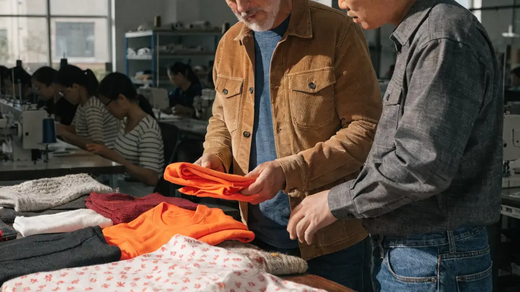 What Is the Difference Between B2B and DTC in Apparel?