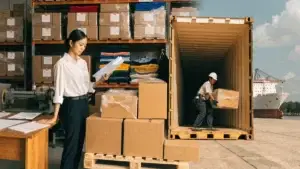 What Port Shipping Risks Should DTC Apparel Teams Review for U.S. Importers?