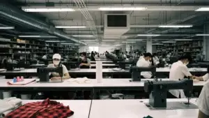 Which Factors Shape Wholesale Pricing for Custom Streetwear?
